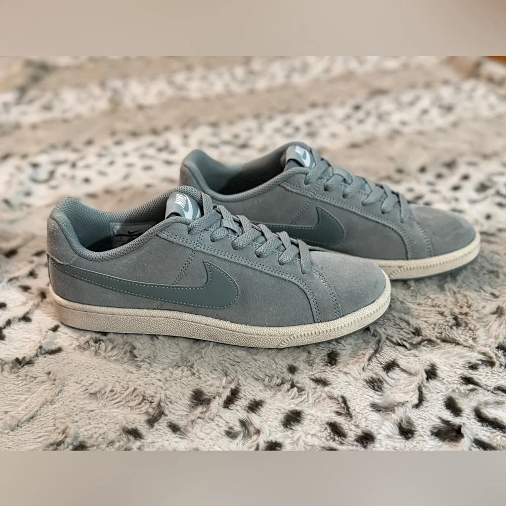 Nike Women’s Court Royale Suede Shoes - Picture 2 of 11